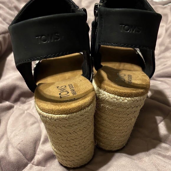 Tom’s Black and White Floral Women's Sandals - Picture 3 of 5